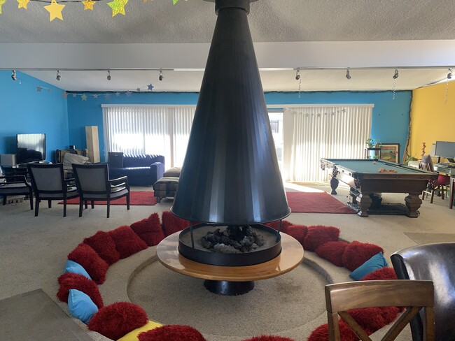 Building Photo - 1111 Cypress Ave