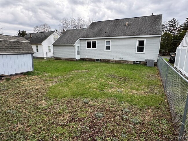 Building Photo - 103 Rockland Dr