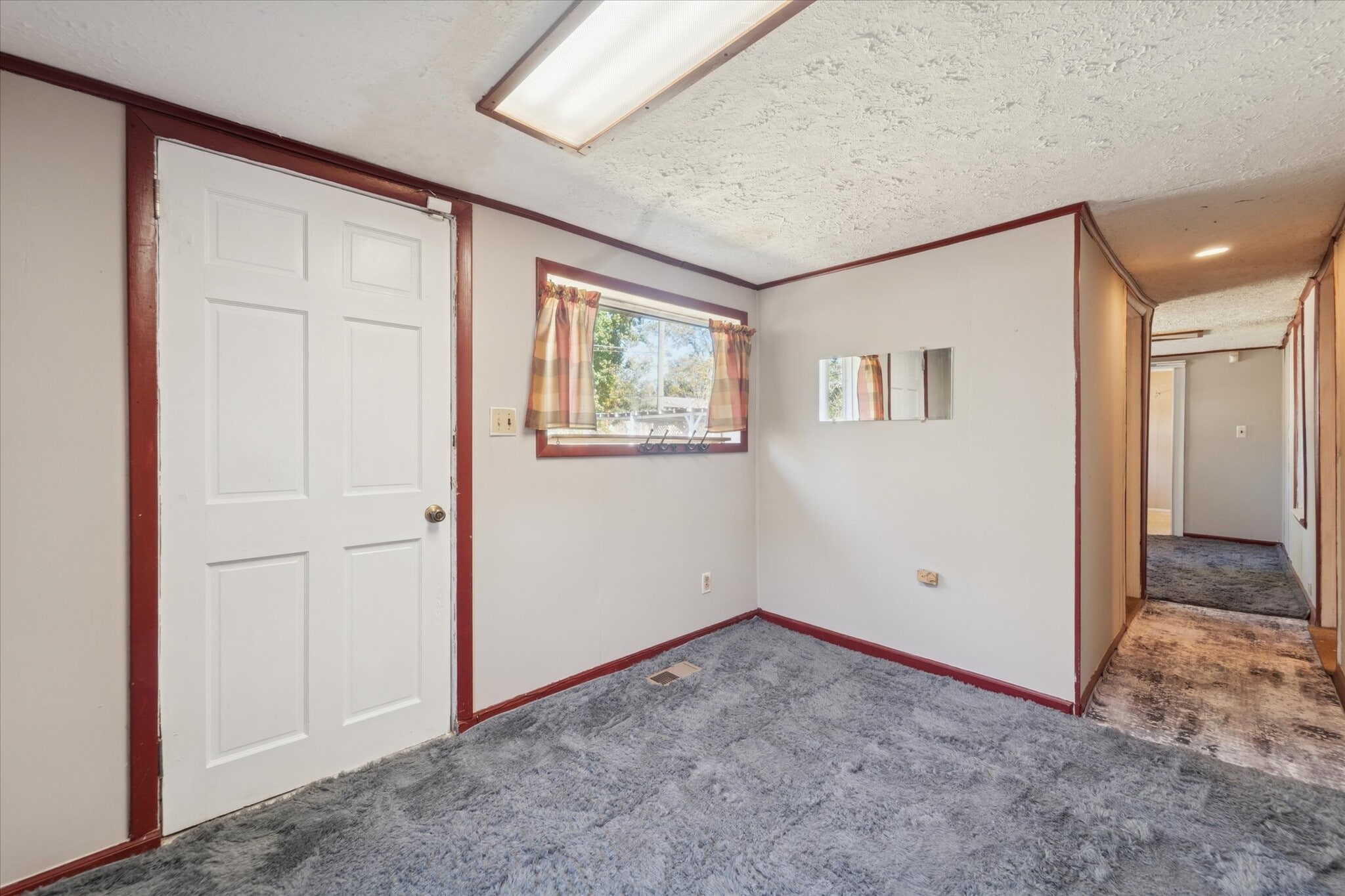 Building Photo - 742 E Park Ave