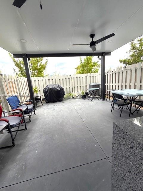 Building Photo - 470 NE 12th St