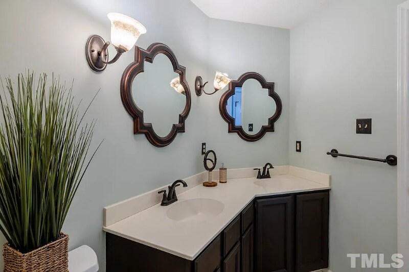 Building Photo - 56 Forest Oaks Dr