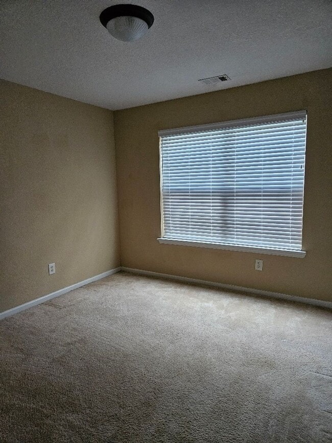 Building Photo - 4 Bedroom in Perrydise! Available to view ...