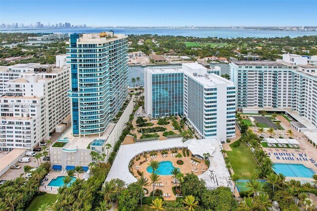 Building Photo - 5055 Collins Ave