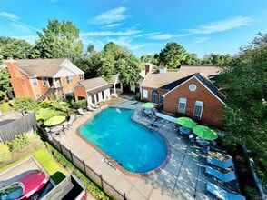 Building Photo - Beautifully Updated Three Bedroom Condo Ne...