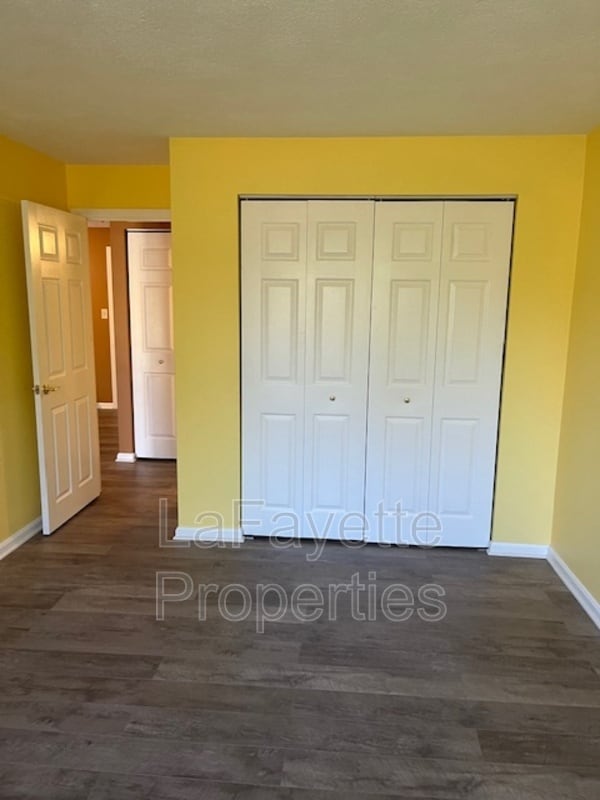 Building Photo - 10 Kenmar Dr