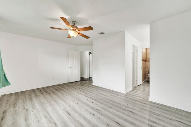 Building Photo - 22102 Breezy Hill Dr
