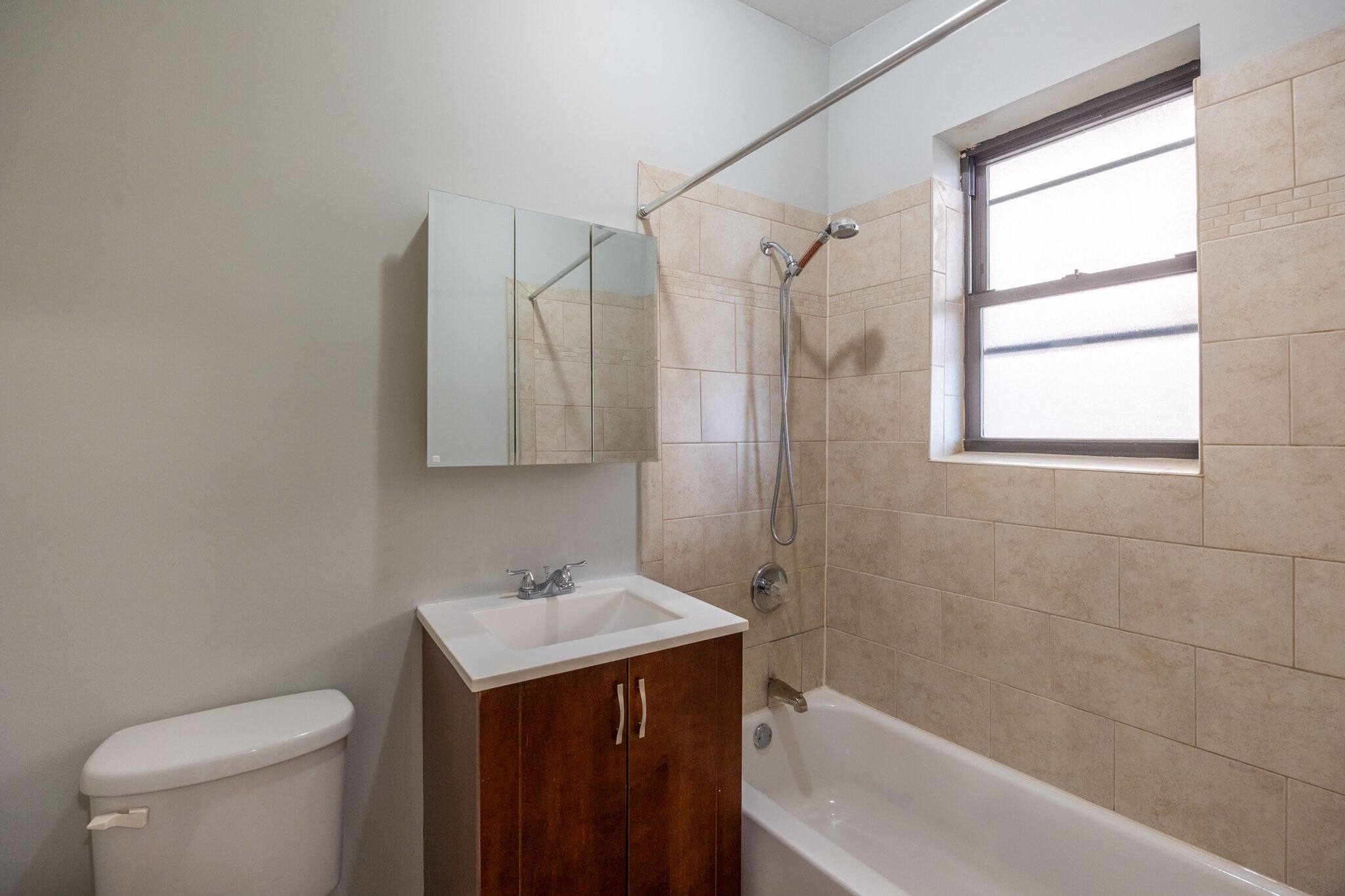Building Photo - 4415 N Wolcott Ave