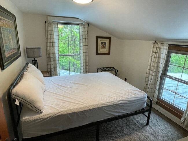 Building Photo - MOVE IN READY