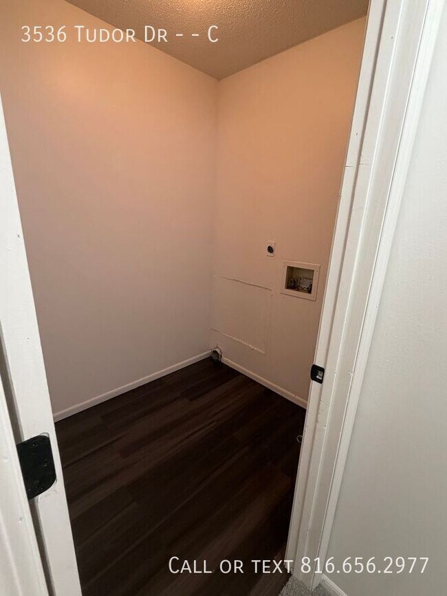 Building Photo - 3536 Tudor Dr