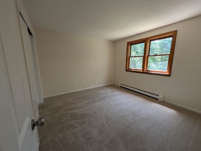 Building Photo - 2-49 Skyline Dr