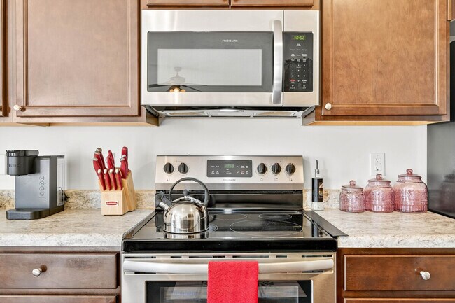 Building Photo - 4663 Bayview Dr