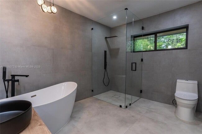 Building Photo - 6525 SW 133rd Dr