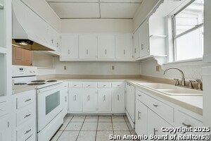 Building Photo - 811 Cottonwood Ave