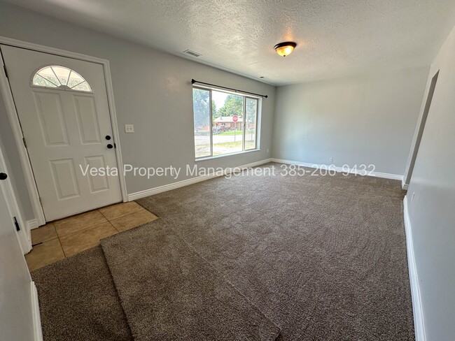 Building Photo - 3506 Eccles Ave