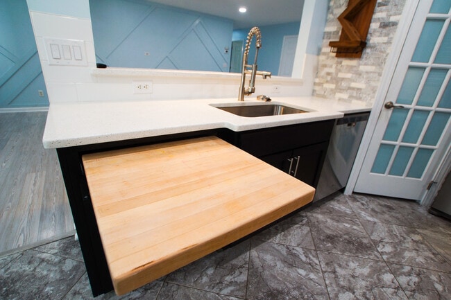 Building Photo - 5705 Katha Dr