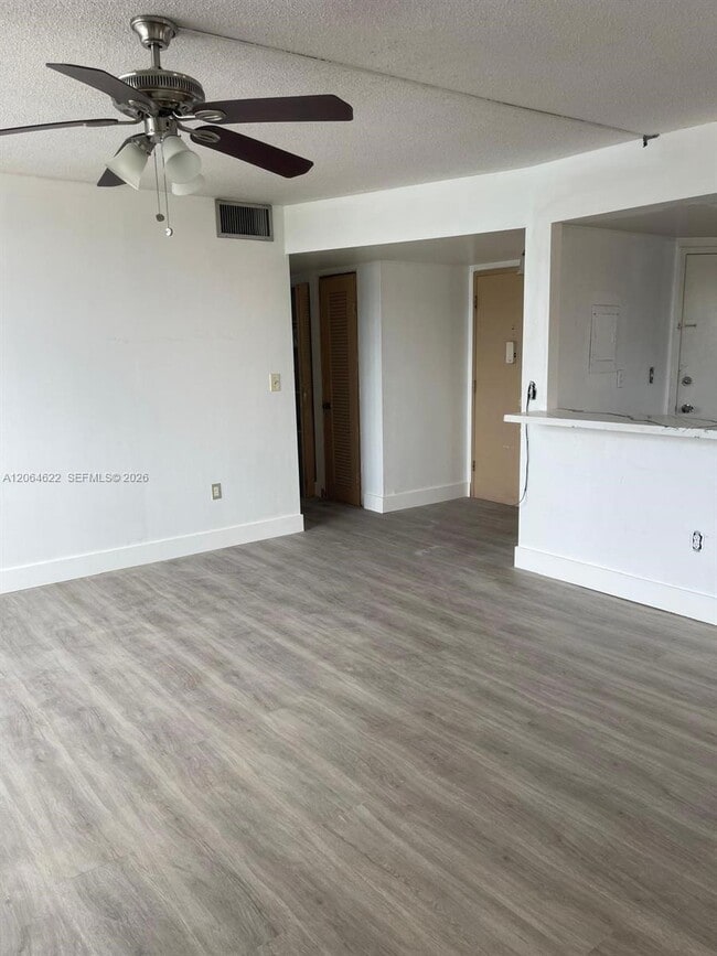 Building Photo - 1301 NE Miami Gardens Dr