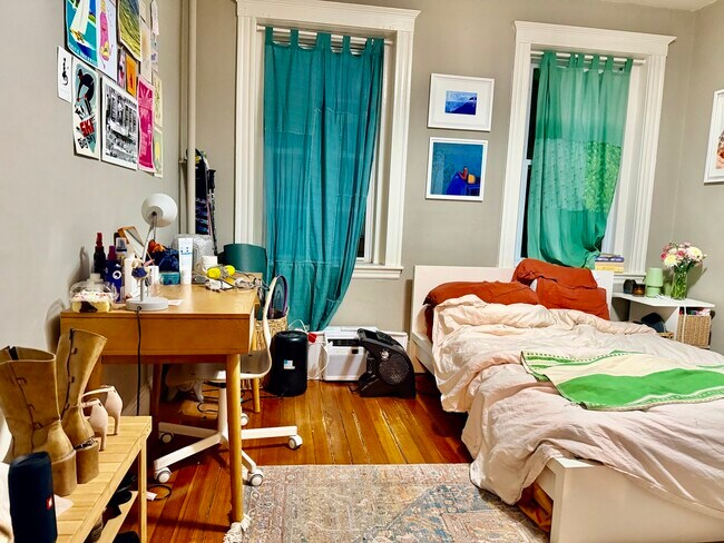 Building Photo - 1122 Commonwealth Ave