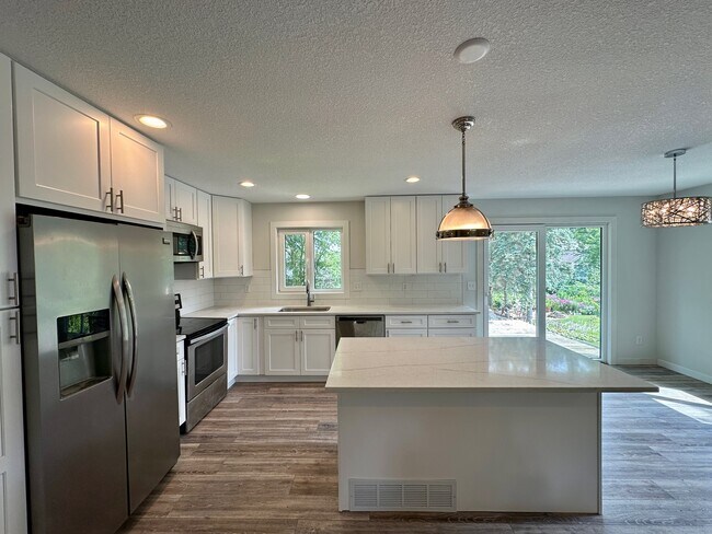 Primary Photo - 3206 Vale Cir SW
