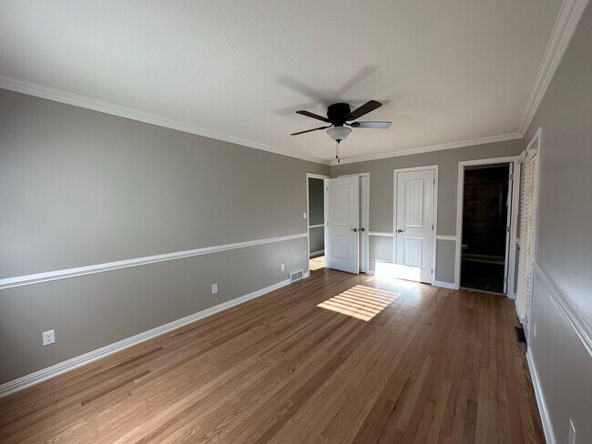 Building Photo - 11 Mountian Brook Rd.