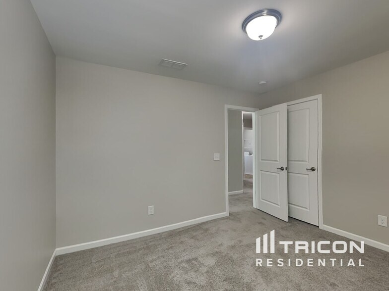 Building Photo - 332 Parmley Ln