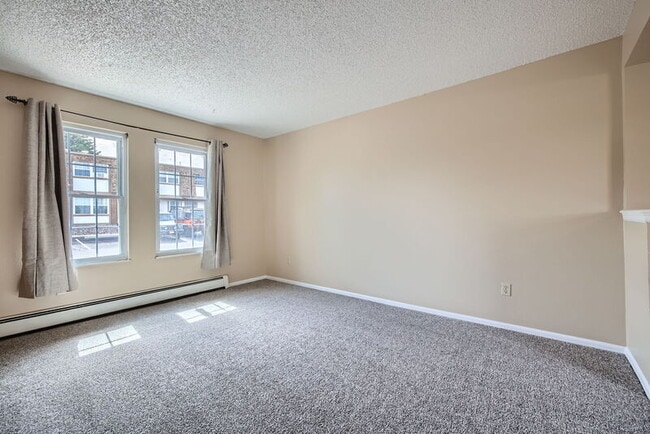 Building Photo - 1233 Willow Bend C