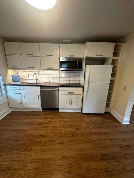 Building Photo - 9 Lakeview Terrace