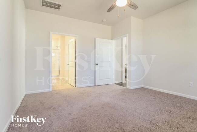Building Photo - 522 Hillpark Ln