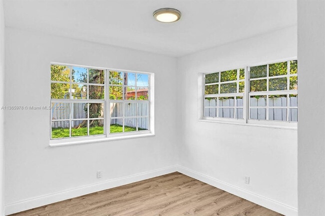 Building Photo - 1150 SW 46th Ave