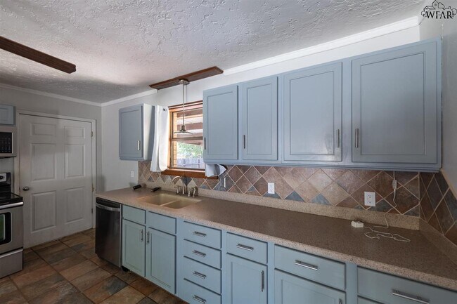 Building Photo - 4661 Briarwood Dr