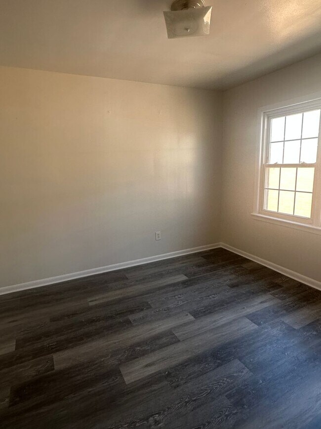 Building Photo - 3641 Ingleside Rd