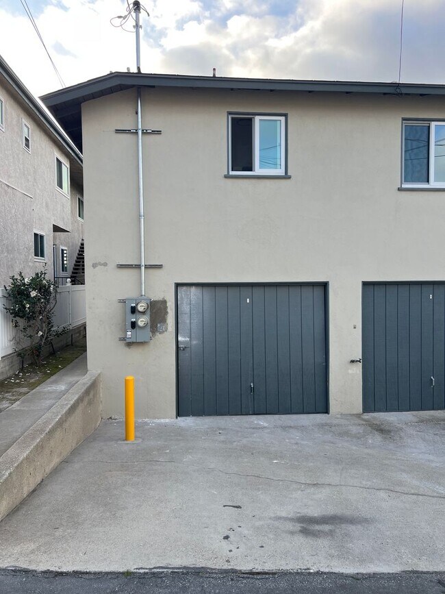 Building Photo - Sheldon St.