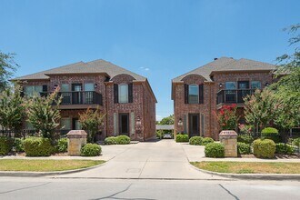 Building Photo - **MOVE IN 2026 $4000 * MOVE IN 2027 $4400 ** 4 Bed 3 Bath  6-Minute Walk to TCU Campus