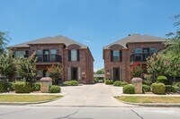 Building Photo - *SUMMER 7/08/2026* 4 Bed 3 Bath *FREE RENT...