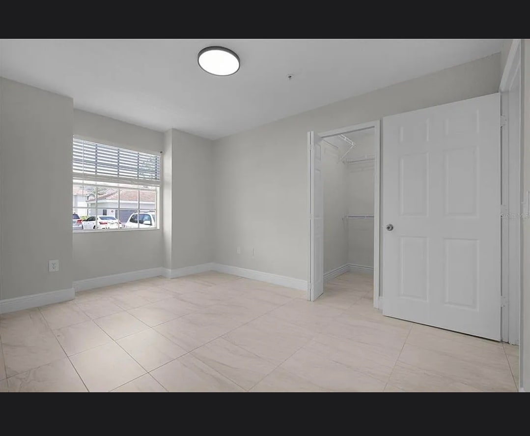 Building Photo - 13929 Fairway Island Dr
