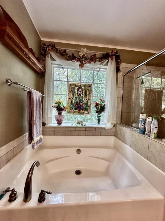 Building Photo - 1913 Thorn Crest Dr