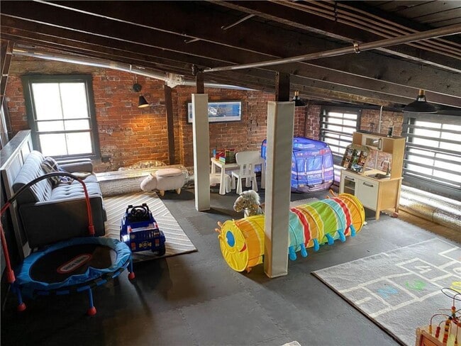 Building Photo - 40 Trumbull St