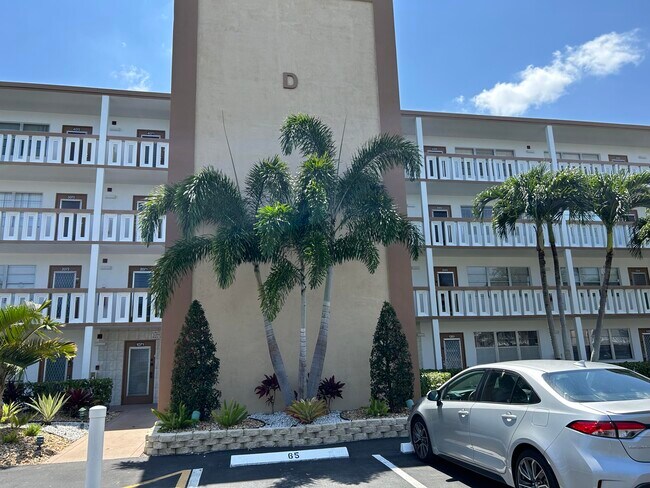 Building Photo - 3070 Cornwall E