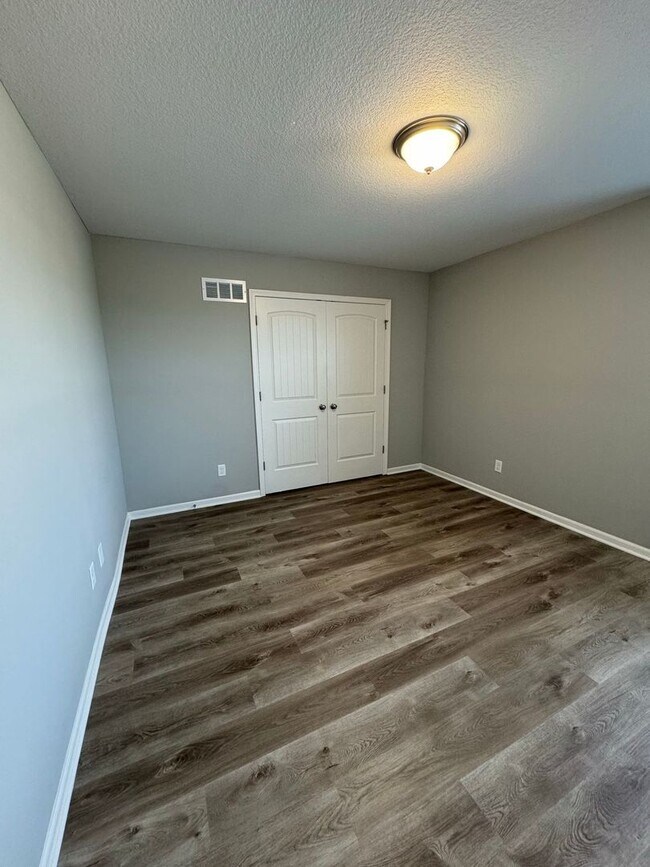 Building Photo - Coming Soon: Well-Maintained 2BR/2.5BA Townhome w/ Garage