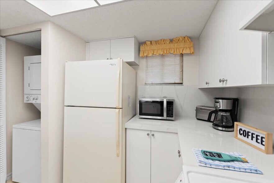 Building Photo - 4250 A1A S