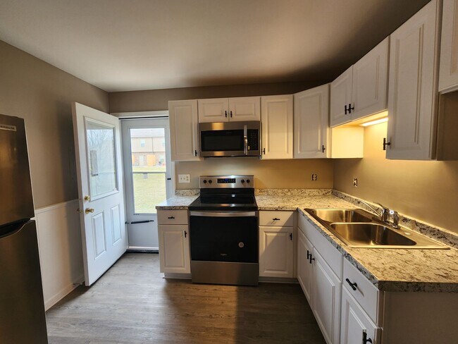 Building Photo - 145 Tandy Dr