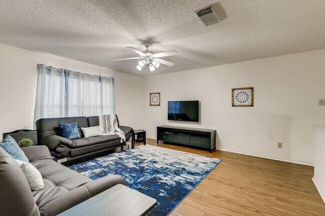 Building Photo - BEAUTIFUL HOME  |  OPEN CONCEPT  |  3 LIVING AREAS  |  FURNISHED OPTION  |  NEAR SCHOOLS & SHOPPING