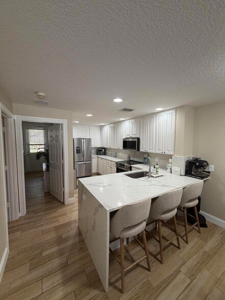 Building Photo - 223 Soriano Dr