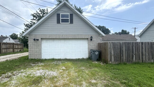 Building Photo - 3325 Claremont Ave