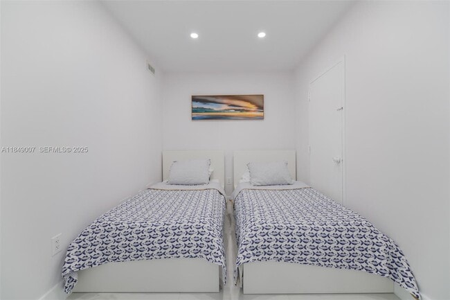 Building Photo - 1950 S Ocean Dr