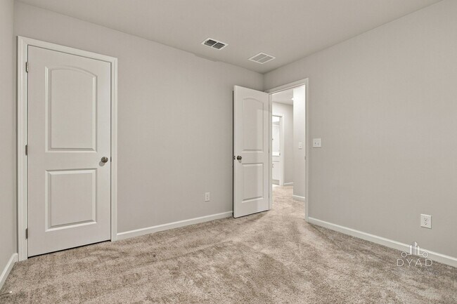 Building Photo - 163 E Millbrook Dr