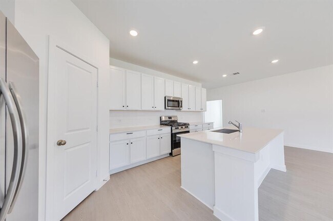 Building Photo - 10601 Ellerston Rd