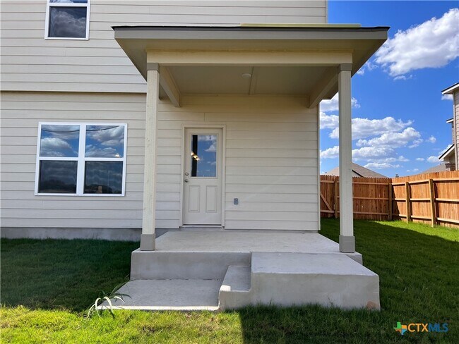 Building Photo - 741 Farmers Dell