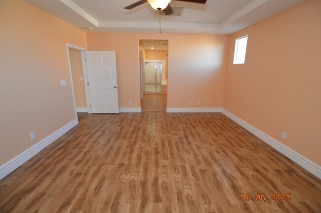 Building Photo - 638 Harvester Course Dr