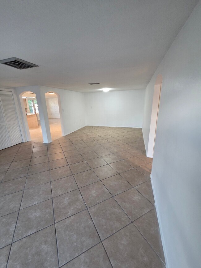 Building Photo - 9125 Hunt Club Ln