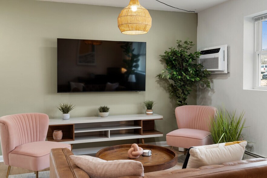 Building Photo - 1016 E Division St